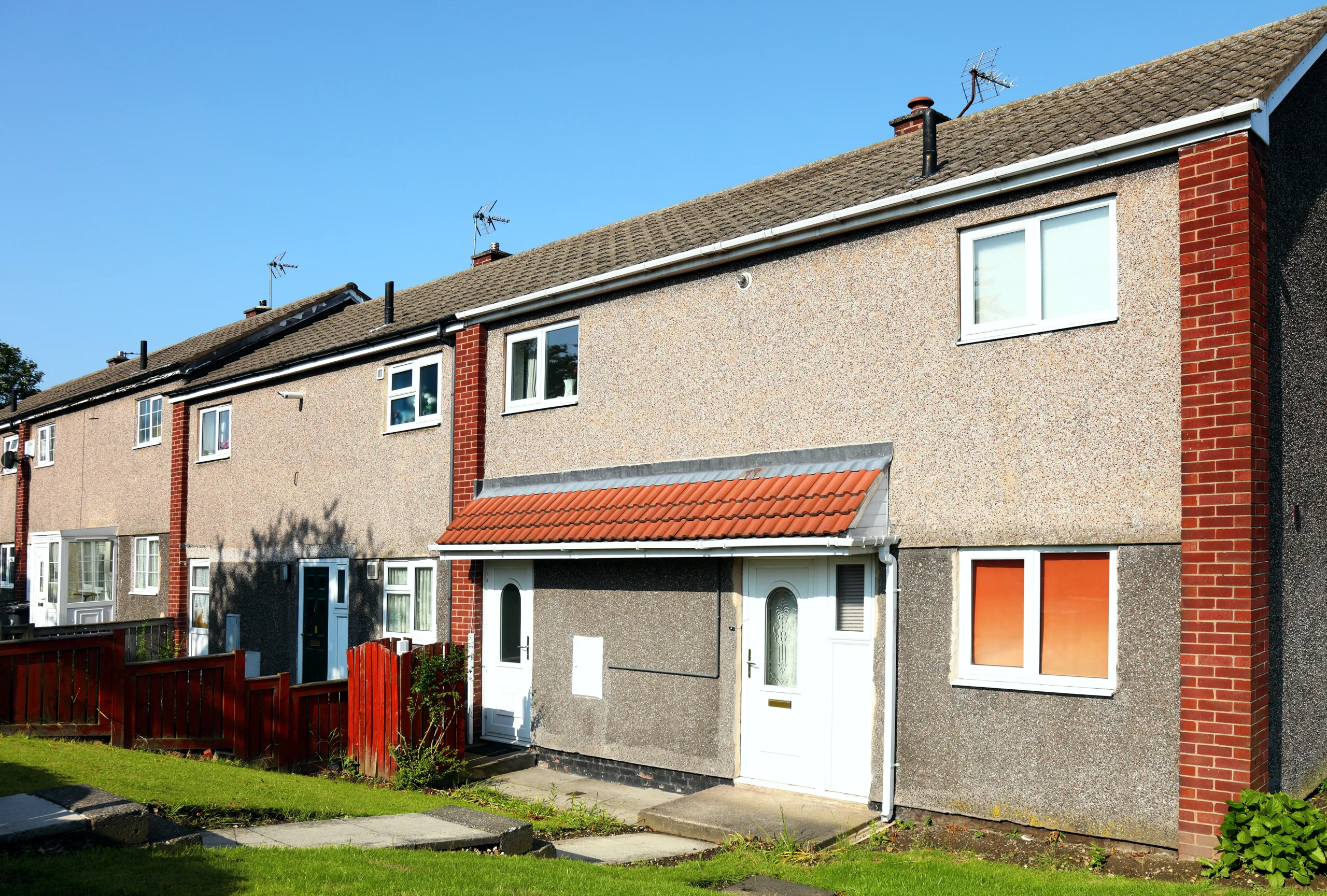 Non-standard construction property. House with small garden in the sunhine.